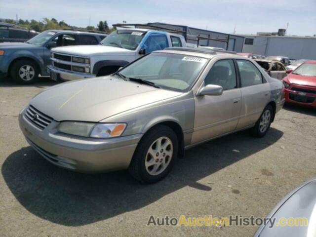 TOYOTA CAMRY LE, JT2BF28K2W0090570