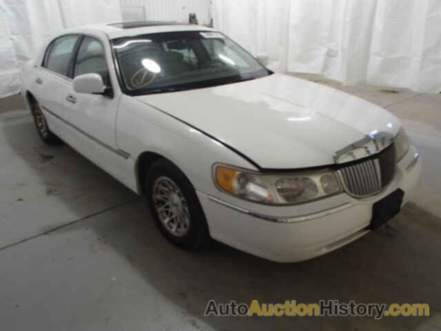 1998 LINCOLN TOWN CAR S, 1LNFM82WXWY677755